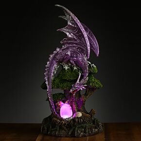 Figurka z LED - Smoczyca siedząca nad gniazdem na drzewie życia - Dark Legends
