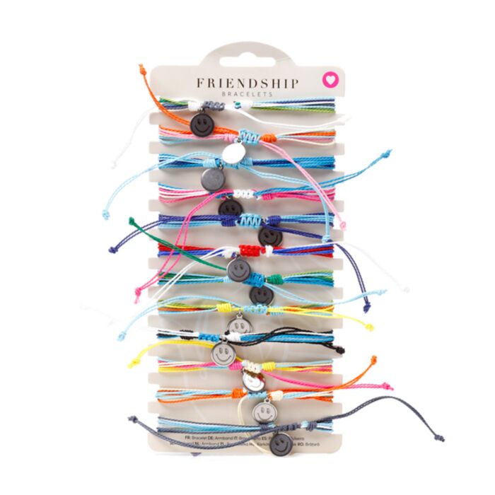 Modne bransoletki z uśmiechniętymi zawieszkami