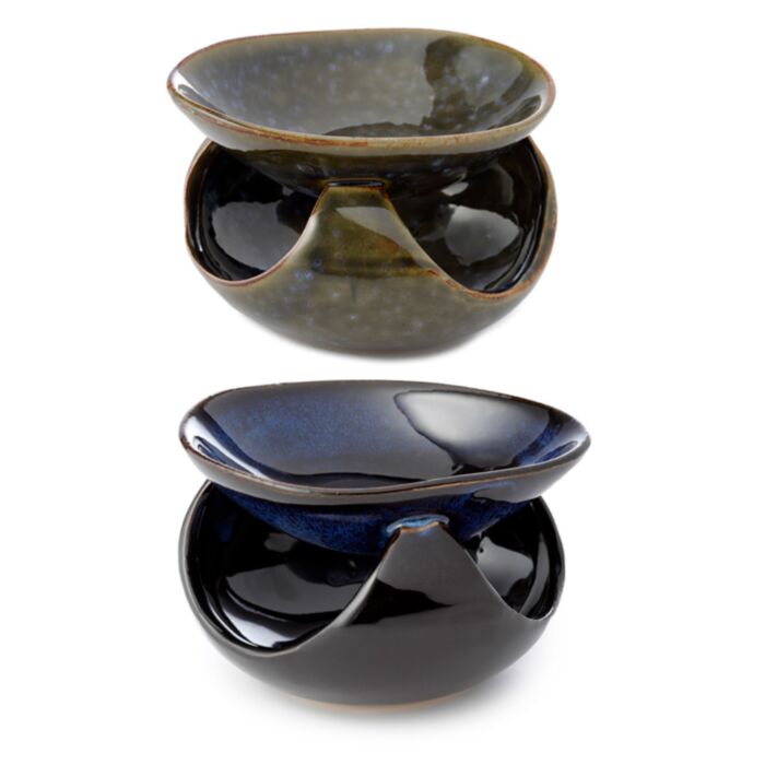 Ciemno niebieska podstawka na świece o abstrakcyjnym kształcie