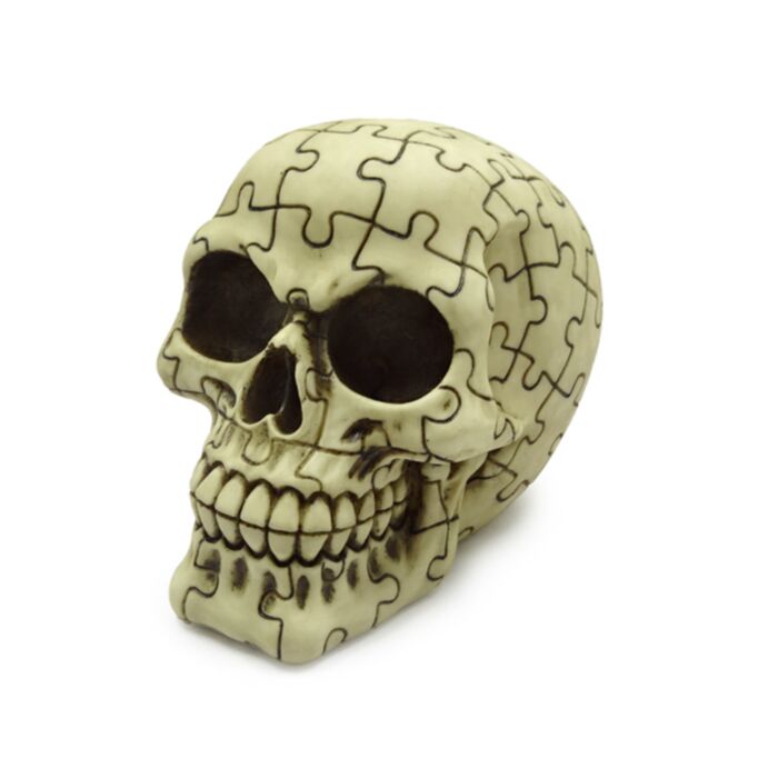 Ozdobna figurka w kształcie czaszki z motywem puzzli